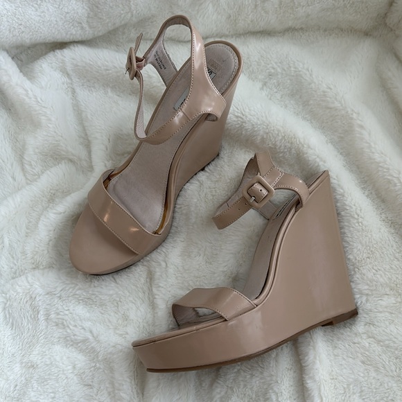 Steve Madden Prestine Natural Peep Toe Wedges - 10 - Picture 2 of 9